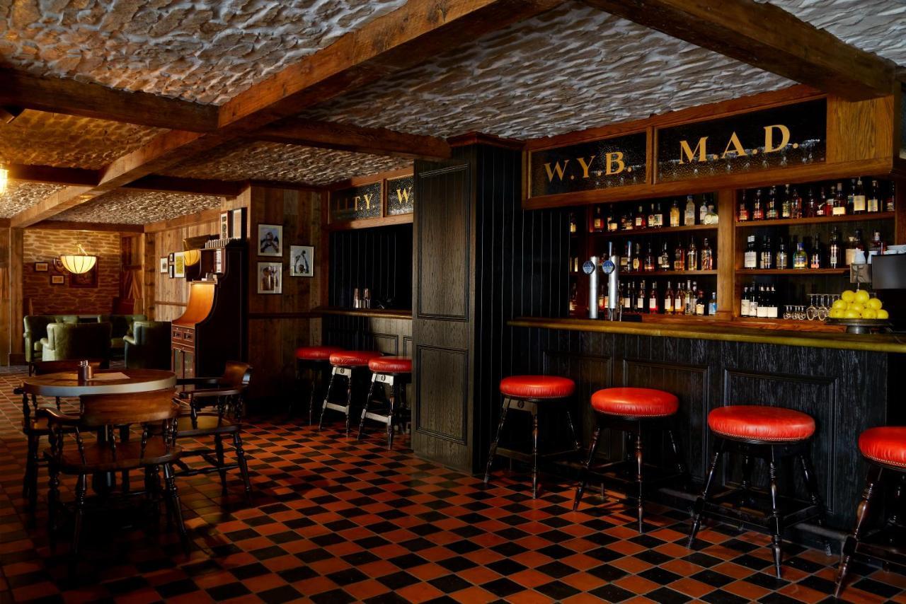 Rusacks St Andrews Esterno foto The bar at the Mad Dogs and Englishmen