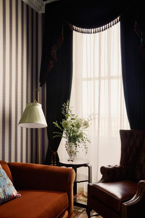 Rusacks St Andrews Esterno foto A floor lamp