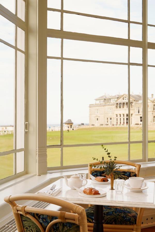 Rusacks St Andrews Esterno foto A window with a fly screen