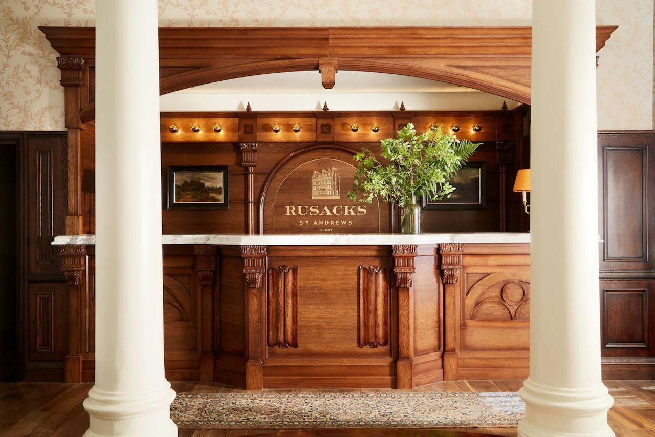 Rusacks St Andrews Esterno foto Reception desk at the Rusacks Hotel