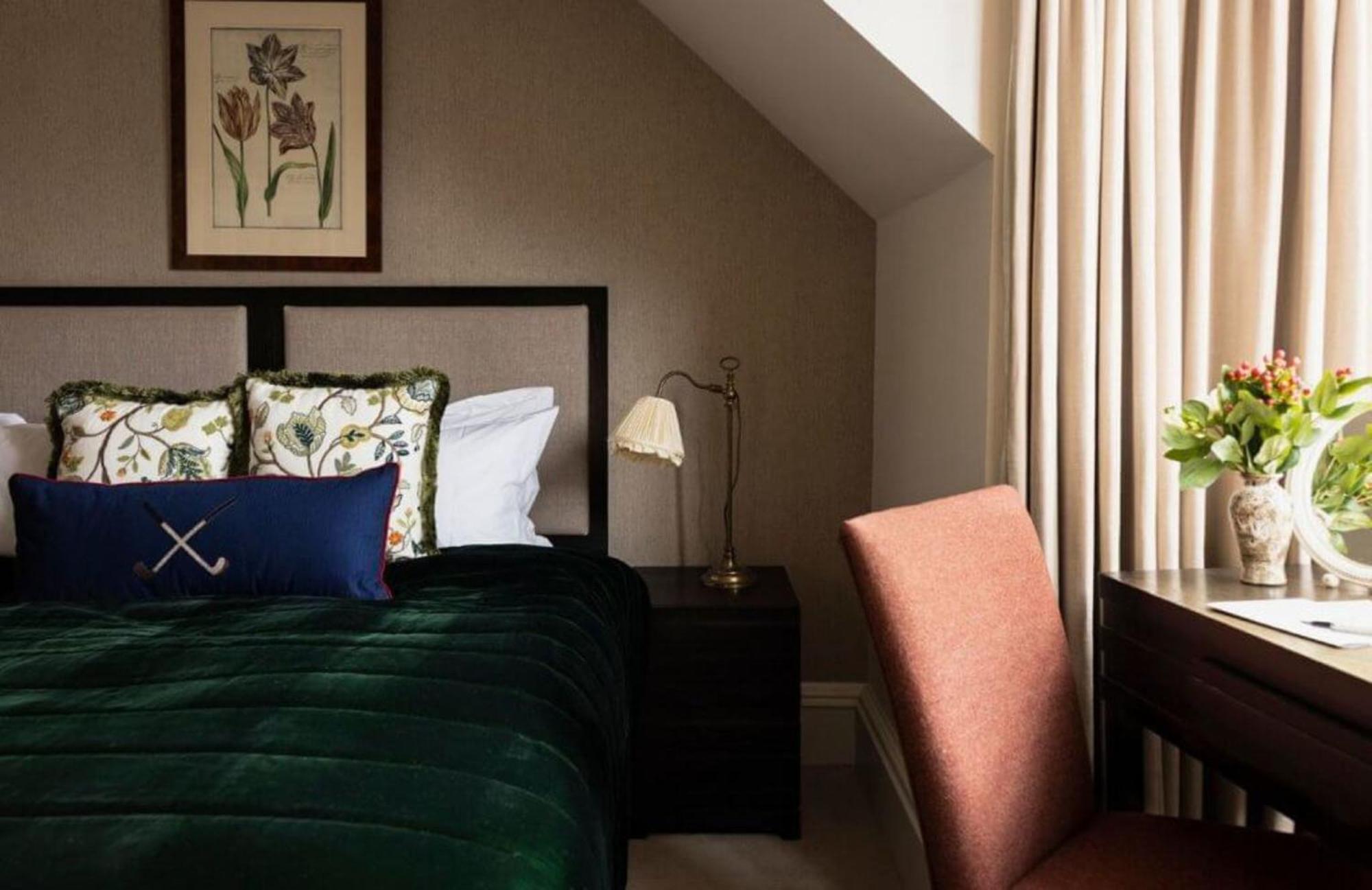 Rusacks St Andrews Esterno foto A bedroom at The Mitre Hotel